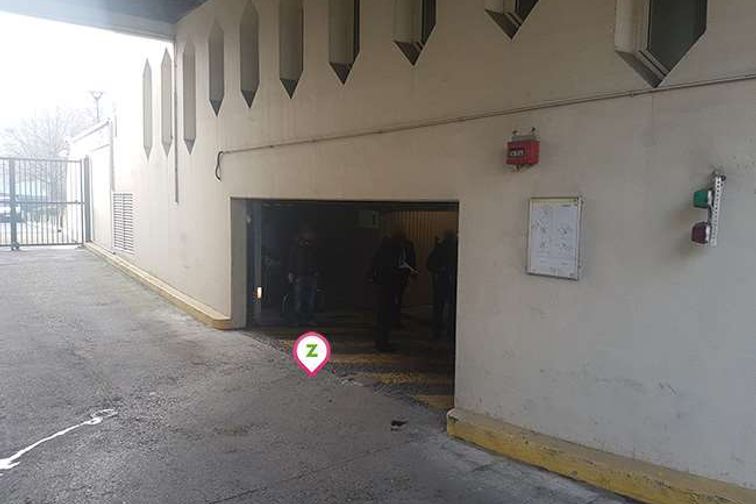 Montreuil - Mairie de Montreuil - Rabelais - Parking réservable en ligne - Montreuil