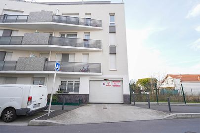 Parking Tramway Auguste Delaune - rue Julie Victoire Daubié - Bobigny